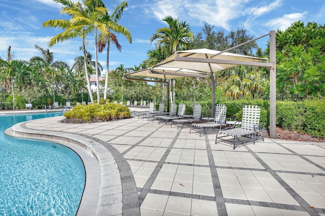 4128 Cascada Cir, Cooper City, FL 33024 - community pool with a patio