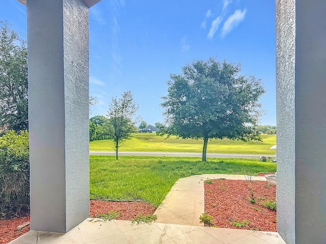 view of grassy yard with golf course view