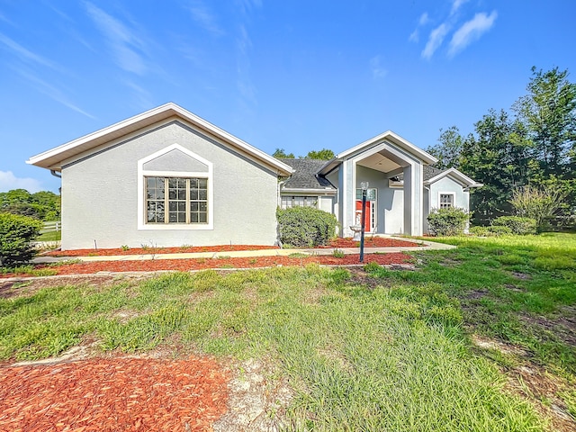 view of front of property featuring stucco siding