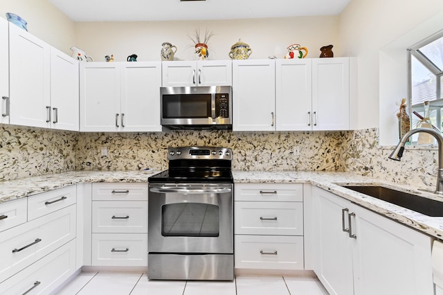 11683 Briarwood Cir Unit 4, Boynton Beach, FL 33437 - kitchen with stainless steel appliances, a sink, white cabinetry, and decorative backsplash