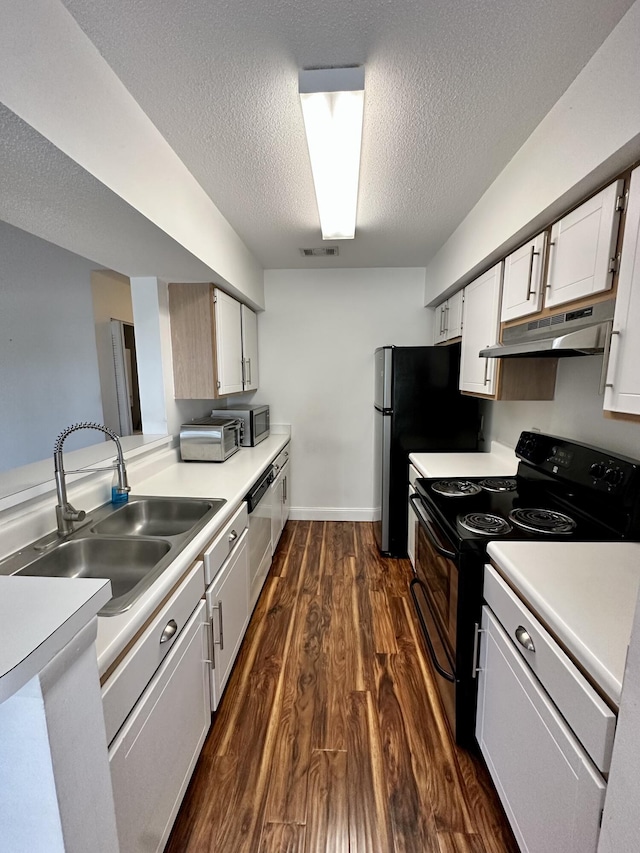 815 W Boynton Beach Blvd Unit 8-204, Boynton Beach, FL 33426 - kitchen with under cabinet range hood, a sink, stainless steel appliances, dark wood finished floors, and a textured ceiling