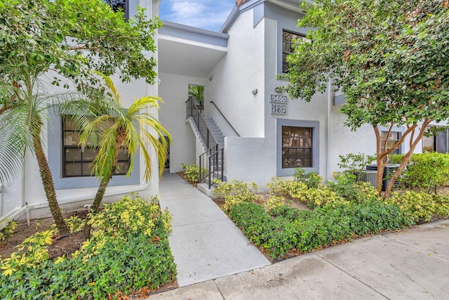5450 Verona Dr Unit L, Boynton Beach, FL 33437 - property entrance featuring stucco siding