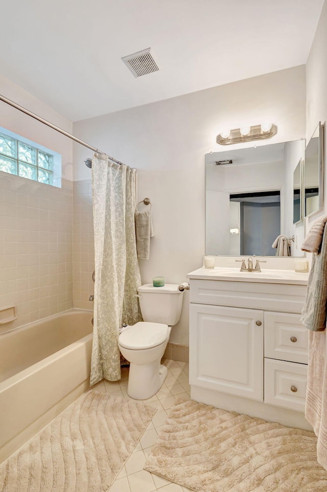 5450 Verona Dr Unit L, Boynton Beach, FL 33437 - full bathroom featuring toilet, tile patterned floors, vanity, and shower / bathtub combination with curtain