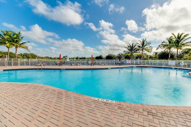 473 Cottagewood Ln, West Palm Beach, FL 33411 - community pool with a patio