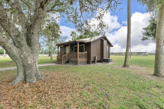 32801 US Highway 441 N Unit 64, Okeechobee, FL 34972 - view of front of home featuring a front lawn and cooling unit