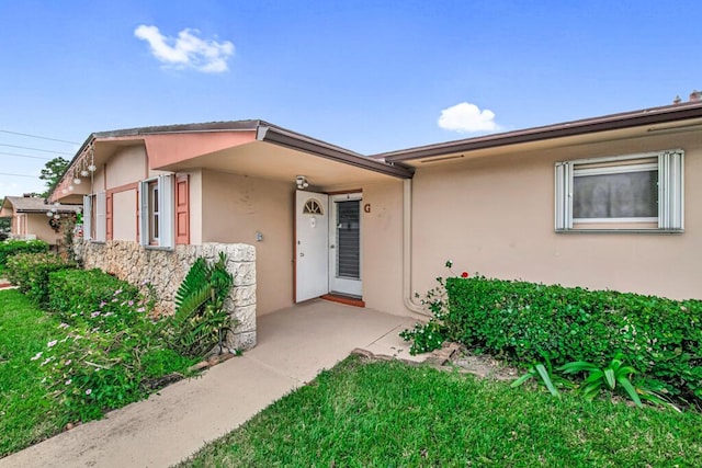 view of front of property featuring stucco siding