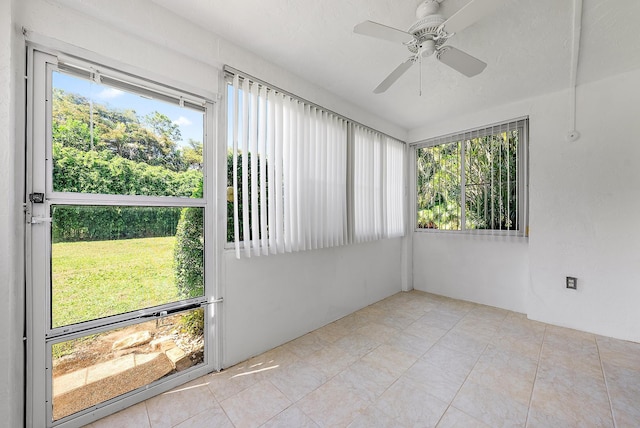 12416 Alternate A1A P7, Palm Beach Gardens, FL 33410 - unfurnished sunroom featuring a ceiling fan and plenty of natural light
