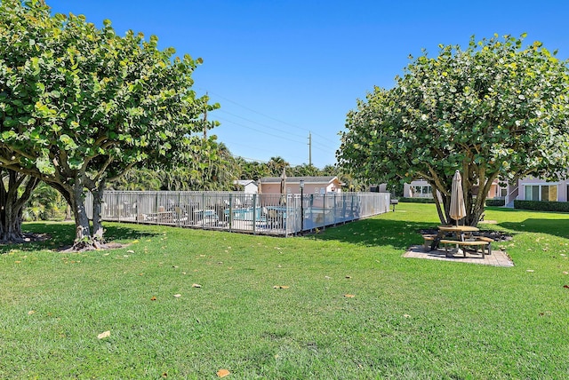 12416 Alternate A1A P7, Palm Beach Gardens, FL 33410 - view of yard featuring a patio area