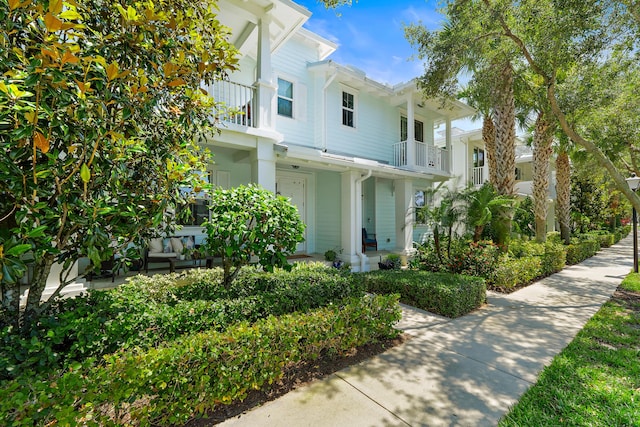 1310 S Jeaga Dr, Jupiter, FL 33458 - townhome / multi-family property featuring a balcony