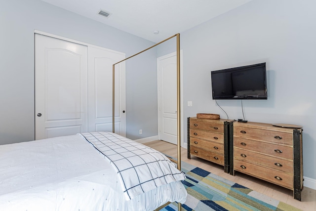 2068 Wightman Dr, Wellington, FL 33414 - bedroom featuring a closet, light wood-style flooring, and baseboards