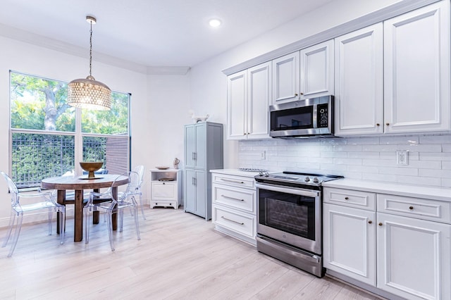 2068 Wightman Dr, Wellington, FL 33414 - kitchen with appliances with stainless steel finishes, light countertops, decorative backsplash, light wood-style floors, and recessed lighting