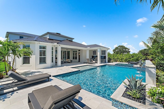 20049 SE Bridgewater Dr, Jupiter, FL 33458 - outdoor pool with a hot tub, an outdoor hangout area, a patio area, and ceiling fan