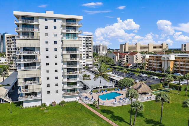 view of apartment building / complex