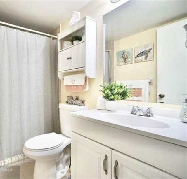4155 NW 90th Ave Unit 106, Coral Springs, FL 33065 - full bath featuring toilet, vanity, tile patterned floors, and a shower with curtain