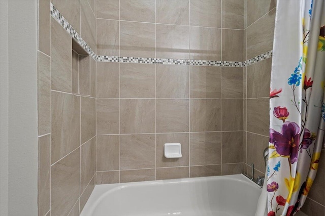 8369 Paladin Sq, Vero Beach, FL 32967 - full bath featuring shower / tub combo