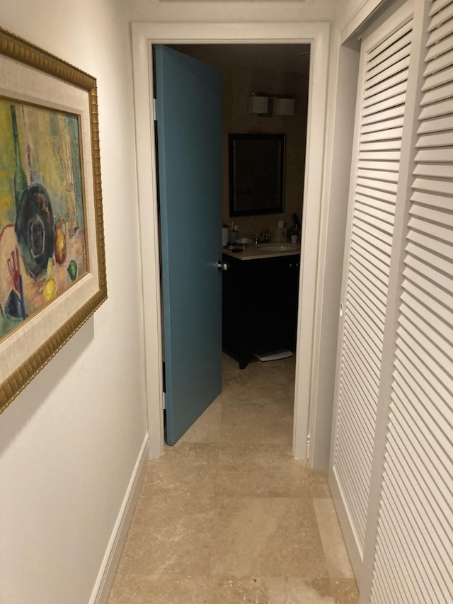 2600 N Flagler Dr Unit 913, West Palm Beach, FL 33407 - corridor with baseboards