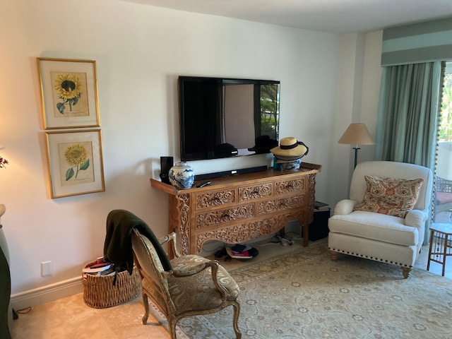 2600 N Flagler Dr Unit 913, West Palm Beach, FL 33407 - sitting room featuring baseboards