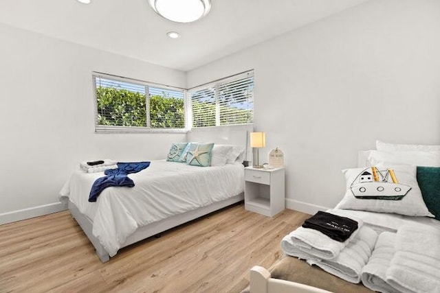 921 SE 13th Ct, Deerfield Beach, FL 33441 - bedroom featuring light wood-type flooring, baseboards, and recessed lighting