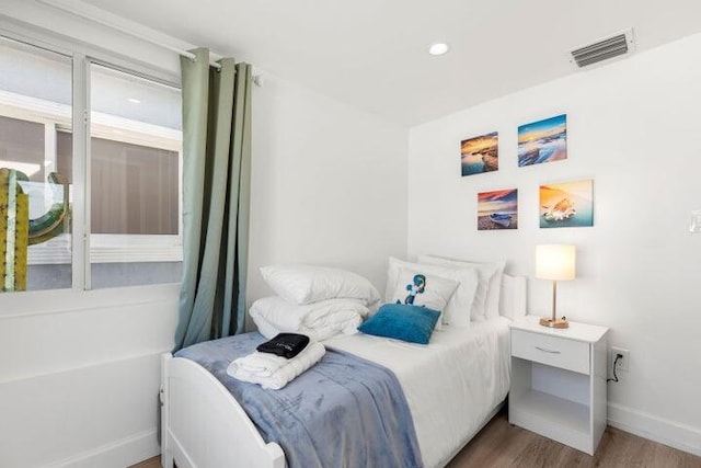 921 SE 13th Ct, Deerfield Beach, FL 33441 - bedroom featuring wood finished floors, baseboards, and recessed lighting