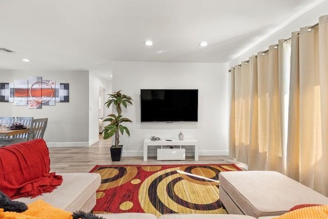 921 SE 13th Ct, Deerfield Beach, FL 33441 - living area featuring wood finished floors, baseboards, and recessed lighting