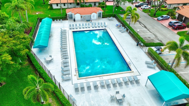 6078 Sunny Pointe Cir, Delray Beach, FL 33484 - community pool with fence and a residential view