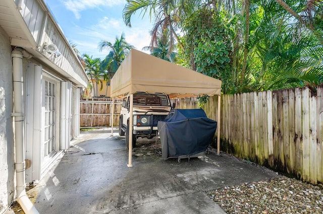 341 NE 7th Ave, Delray Beach, FL 33483 - view of patio / terrace with a fenced backyard and grilling area