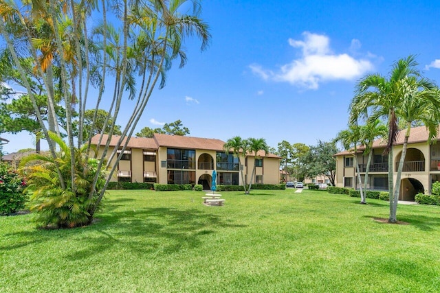 234 Pine Hov Cir Unit B-1, Greenacres, FL 33463 - surrounding community with a lawn
