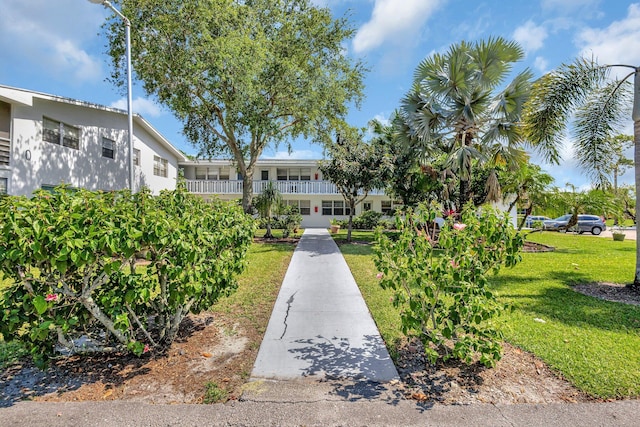 398 Sheffield Q, West Palm Beach, FL 33417 - surrounding community with a lawn