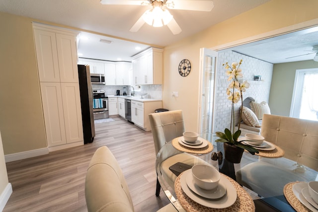 dining space with ceiling fan, light wood-style flooring, baseboards, and recessed lighting