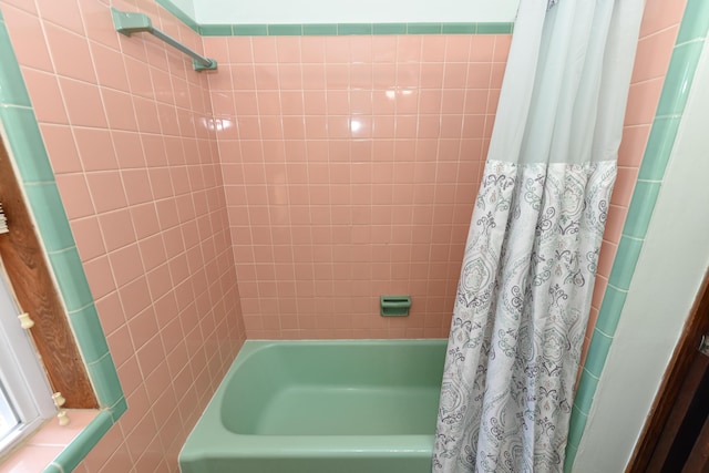 1116 NE Oceanview Cir, Jensen Beach, FL 34957 - bathroom featuring shower / bath combination with curtain