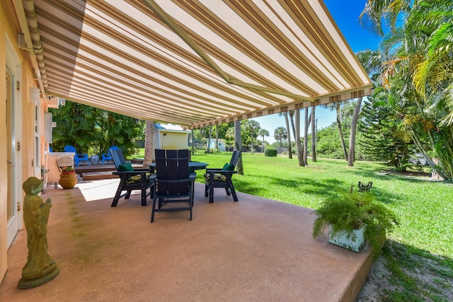 1116 NE Oceanview Cir, Jensen Beach, FL 34957 - view of patio featuring outdoor dining space
