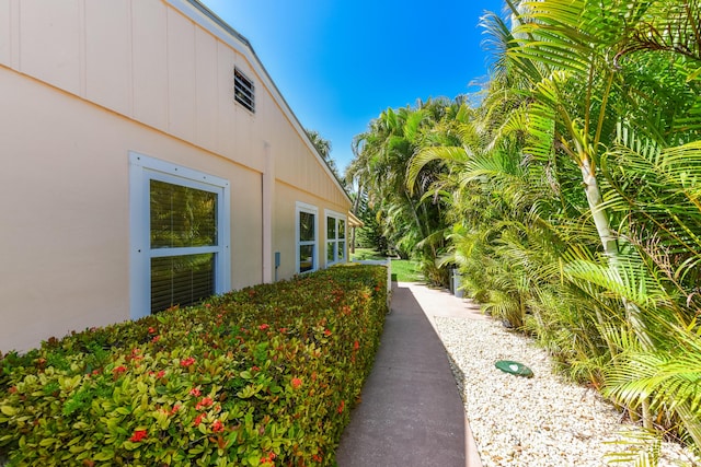 1116 NE Oceanview Cir, Jensen Beach, FL 34957 - view of side of property with stucco siding