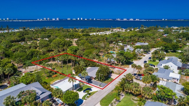 1116 NE Oceanview Cir, Jensen Beach, FL 34957 - aerial view of residential area featuring property parcel outlined and a large body of water