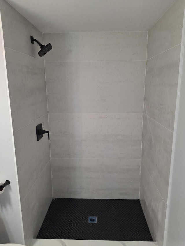 6515 Chasewood Dr Unit D, Jupiter, FL 33458 - full bathroom featuring a tile shower