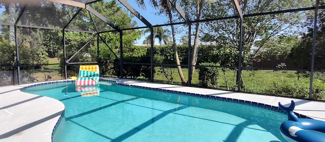 1132 SE Oriental Ave, Port Saint Lucie, FL 34952 - swimming pool with glass enclosure