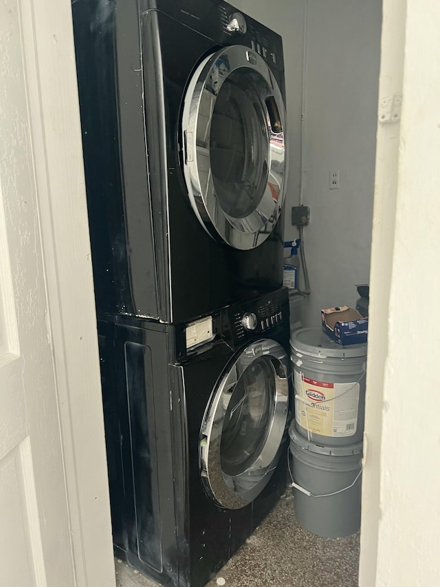 132 E Central Blvd, Lantana, FL 33462 - laundry area featuring stacked washer / drying machine