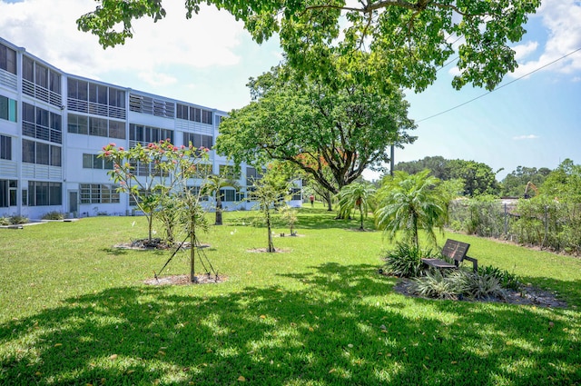 134 Southampton Unit B, West Palm Beach, FL 33417 - view of grassy yard