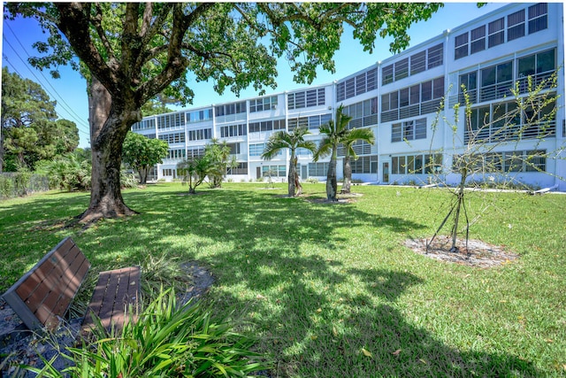 134 Southampton Unit B, West Palm Beach, FL 33417 - surrounding community with a yard