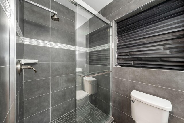 318 Gale Pl, West Palm Beach, FL 33409 - bathroom with toilet and a stall shower