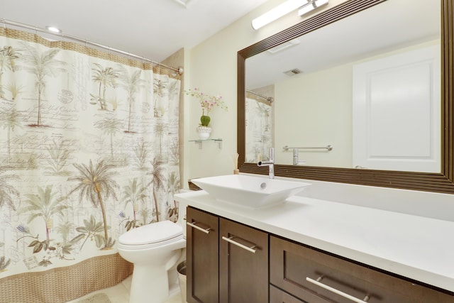 full bathroom featuring vanity, toilet, and a shower with shower curtain
