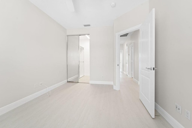 122 Ashley Ct, Jupiter, FL 33458 - unfurnished bedroom featuring light wood-style flooring, baseboards, and a closet