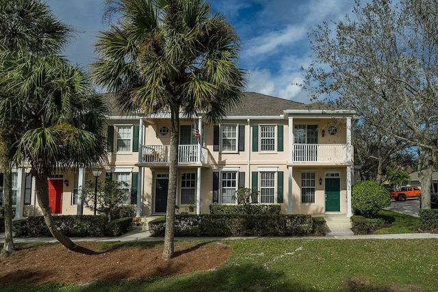 122 Ashley Ct, Jupiter, FL 33458 - view of property featuring a balcony, stucco siding, and a front yard