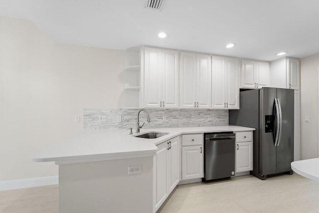122 Ashley Ct, Jupiter, FL 33458 - kitchen with stainless steel appliances, a sink, decorative backsplash, a peninsula, and recessed lighting