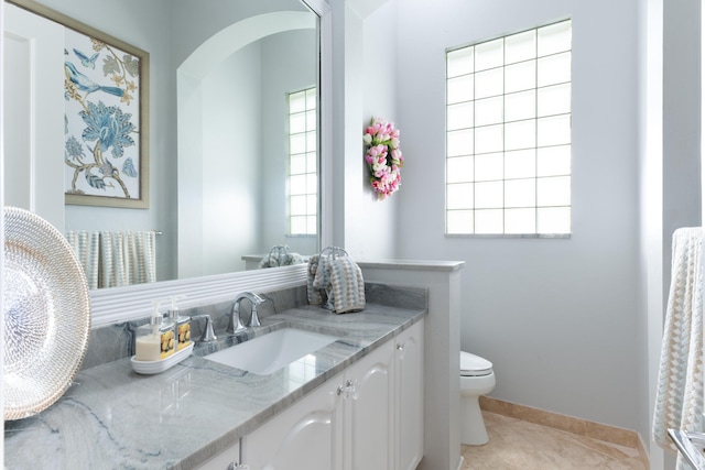 157 Esperanza Way, Palm Beach Gardens, FL 33418 - bathroom featuring toilet, vanity, baseboards, and tile patterned floors