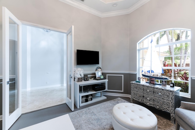 157 Esperanza Way, Palm Beach Gardens, FL 33418 - living area with ornamental molding and a wainscoted wall