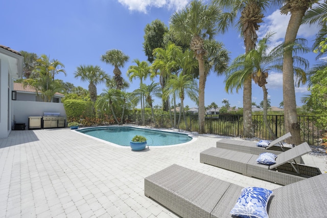 157 Esperanza Way, Palm Beach Gardens, FL 33418 - view of swimming pool with a patio area