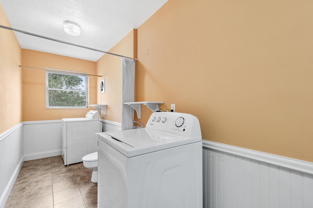 1101 SE 7th Ct, Deerfield Beach, FL 33441 - laundry room featuring wainscoting, separate washer and dryer, and light tile patterned floors