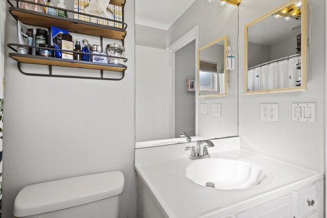 2008 SE Triumph Rd, Port Saint Lucie, FL 34952 - full bath with toilet and vanity