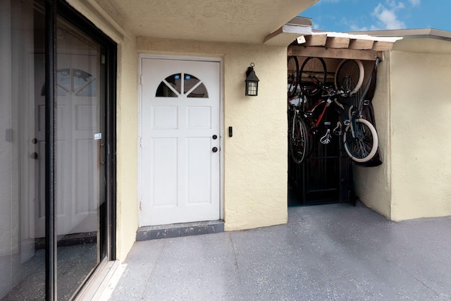 view of exterior entry with stucco siding