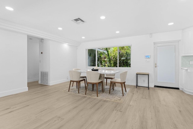 2611 NE 49th St, Lighthouse Point, FL 33064 - dining space featuring light wood-style flooring, baseboards, and recessed lighting